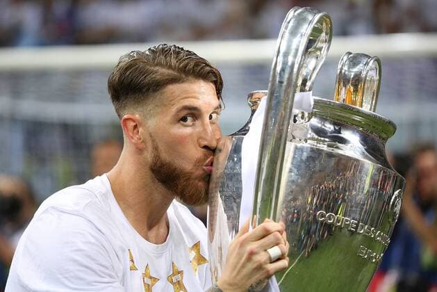 MAY 28: Sergio Ramos of Real Madrid kisses the trophy following his team s victory in a penalty shootout during the UEFA Champions League final match between Real Madrid and Club Atletico de Madrid at Stadio Giuseppe Meazza on May 28, 2016 in Milan, Italy. (Photo by Ivan Abanades Medina)  xIvanxAbanadesxMedinax xRealxMadridxCFx-xAtleticoxdexMadridx(UEFAxChampionsxLeaguexFinal).x