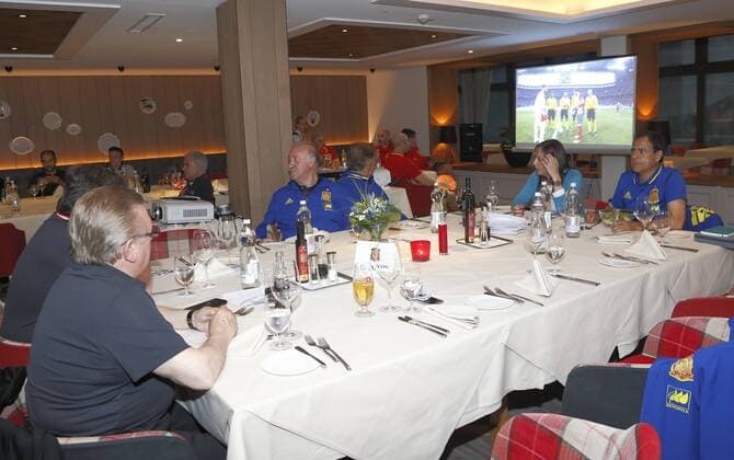Spanische Nationalmannschaft, schaut im Trainingslager das Championsleague Endspiel Real Madrid gegen Atletico Madrid gemeinsam beim Abendessen. Schruns im Montafon am 28.05.16 in Österreich. Fotograf Carmelo Rubio S‡nchez Fot—grafo Oficial de la RFEF Spanien Nationmannschaft schaut CL Finale im Trainingslager