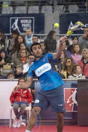 Brazilian Pablo Lima (C) and his Argentinian teammate Fernando Belasteguin (unseen) face Argentinian Daniel Gutierrez (unseen) and his teammate Francisco Navarro (unseen) in the World Padel Tour Madrid Open s men final match in Las Rozas, outside Madrid, Spain, 29 May 2016. The team Lima-Belasteguin won the match by 6-1 and 6-2. World Padel Tour Madrid Open !ACHTUNG: NUR REDAKTIONELLE NUTZUNG!  20160529-636001386017959367