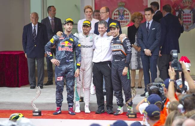 Formel 1, Lewis Hamilton gewinnt GP von Monaco Monaco, Monte Carlo - May 29, 2016: FIA Formula One World Championship WM Weltmeisterschaft with Prince Albert II of Monaco, Princess Charlene and Race winners Lewis Hamilton, Daniel Ricciardo and Sergio Perez Monaco F1 Grand Prix