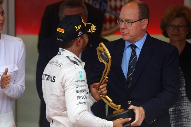 Formel 1, Lewis Hamilton gewinnt GP von Monaco Monaco Grand Prix, Monte Carlo 25 - 29 May 2016 29.05.2016 - Race, Lewis Hamilton (GBR) Mercedes AMG F1 W07 Hybrid race winner and S.A.S. Prince Albert II 
