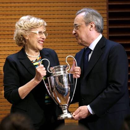 Madrid s Mayoress Manuel Carmena and Real Madrid s president Florentino Perez during the celebrations in Madrid, 29 May 2016. Real Madrid won Atletico de Madrid the UEFA Champions League Final held at Milan s San Siro Stadium on 28 May 2016. Real Madrid celebrates the UEFA Champions League !ACHTUNG: NUR REDAKTIONELLE NUTZUNG!  GRA344 20160529-636001547053059787