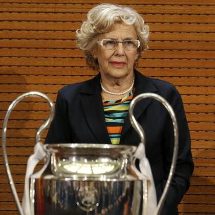 Madrid s Mayoress Manuela Carmena at the Town Hall during the celebrations of the Real Madrid in Madrid, 29 May 2016. Real Madrid won Atletico de Madrid the UEFA Champions League Final held at Milan s San Siro Stadium on 28 May 2016. Real Madrid celebrates the UEFA Champions League !ACHTUNG: NUR REDAKTIONELLE NUTZUNG!  GRA339 20160529-636001558742087351