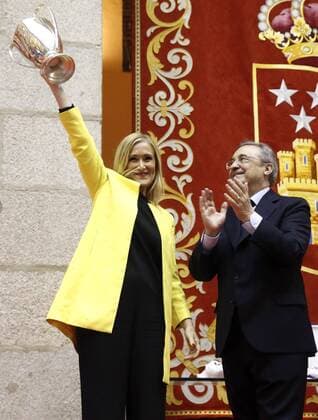 Madrid Government s president Cristina Cifuentes and Real Madrid s president Florentino Perez (R) during the celebrations in the headquarter of Madrid Government in Madrid, 29 May 2016. Real Madrid won Atletico de Madrid the UEFA Champions League Final held at Milan s San Siro Stadium on 28 May 2016. Real Madrid celebrates the UEFA Champions League !ACHTUNG: NUR REDAKTIONELLE NUTZUNG!  GRA372 20160529-636001589777693238