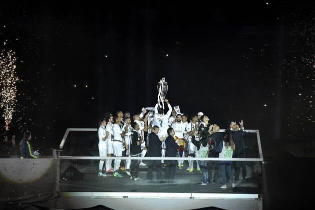 General view of the celebrations at the Bernabeu Stadium in Madrid, 29 May 2016. Real Madrid won Atletico de Madrid the UEFA Champions League Final held at Milan s San Siro Stadium on 28 May 2016. Real Madrid celebrates the UEFA Champions League !ACHTUNG: NUR REDAKTIONELLE NUTZUNG!  GRA413 20160530-636001639644937249