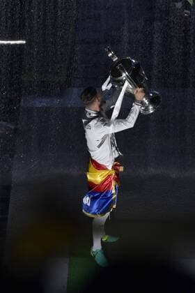 General view of the celebrations at the Bernabeu Stadium in Madrid, 29 May 2016. Real Madrid won Atletico de Madrid the UEFA Champions League Final held at Milan s San Siro Stadium on 28 May 2016. Real Madrid celebrates the UEFA Champions League !ACHTUNG: NUR REDAKTIONELLE NUTZUNG!  GRA413 20160530-636001642170733249