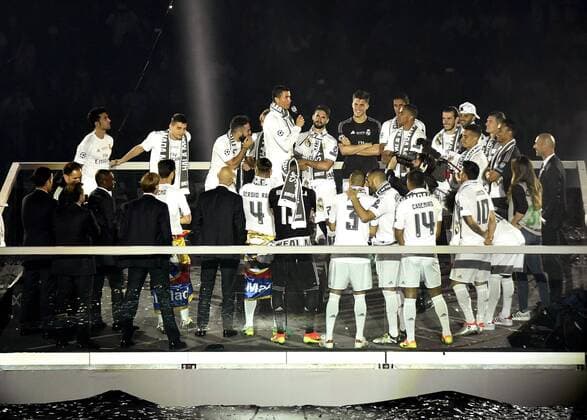 General view of the celebrations at the Bernabeu Stadium in Madrid, 29 May 2016. Real Madrid won Atletico de Madrid the UEFA Champions League Final held at Milan s San Siro Stadium on 28 May 2016. Real Madrid celebrates the UEFA Champions League !ACHTUNG: NUR REDAKTIONELLE NUTZUNG!  GRA413 20160530-636001650651829249