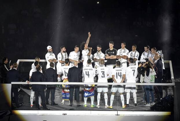 General view of the celebrations at the Bernabeu Stadium in Madrid, 29 May 2016. Real Madrid won Atletico de Madrid the UEFA Champions League Final held at Milan s San Siro Stadium on 28 May 2016. Real Madrid celebrates the UEFA Champions League !ACHTUNG: NUR REDAKTIONELLE NUTZUNG!  GRA413 20160530-636001651303909249