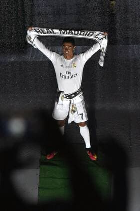 General view of the celebrations at the Bernabeu Stadium in Madrid, 29 May 2016. Real Madrid won Atletico de Madrid the UEFA Champions League Final held at Milan s San Siro Stadium on 28 May 2016. Real Madrid celebrates the UEFA Champions League !ACHTUNG: NUR REDAKTIONELLE NUTZUNG!  GRA413 20160530-636001653854665249