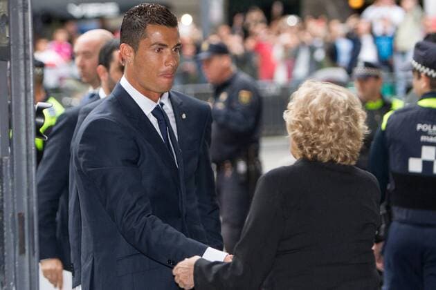 Bilder des Tages - SPORT Real Madrid CF player, Cristiano Ronaldo and the Mayor of Madrid, Manuela Carmena during the Real Madrid CF reception at Madrid city hall after winning the Champions League May 29,2016.  (2016290504)