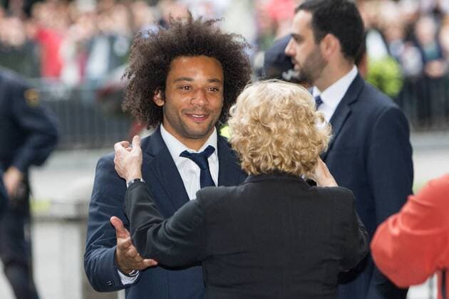 Real Madrid CF player, Marcelo Vieira and the Mayor of Madrid, Manuela Carmena during the Real Madrid CF reception at Madrid city hall after winning the Champions League May 29,2016.  (2016290505)
