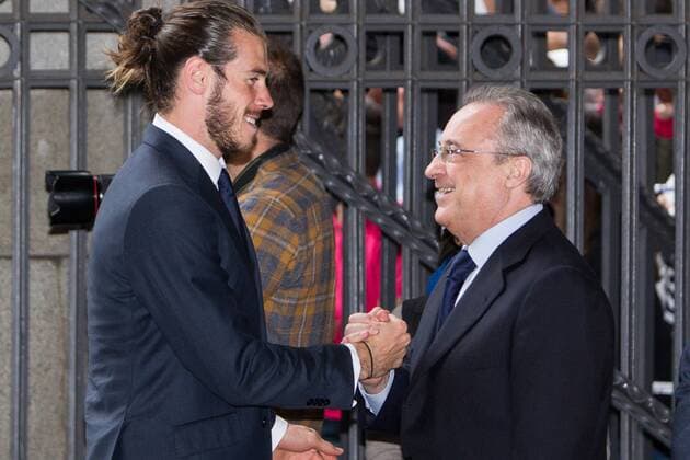 Real Madrid CF presidents, Florentino Perez and Gareth Bale during the Real Madrid CF reception at Madrid city hall after winning the Champions League May 29,2016.  (2016290507)
