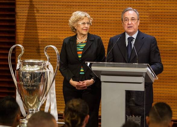 Real Madrid CF presidents, Florentino Perez and the Mayor of Madrid, Manuela Carmena during the Real Madrid CF reception at Madrid city hall after winning the Champions League May 29,2016.  (2016290530)