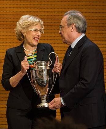 Real Madrid CF presidents, Florentino Perez and the Mayor of Madrid, Manuela Carmena during the Real Madrid CF reception at Madrid city hall after winning the Champions League May 29,2016.  (2016290532)