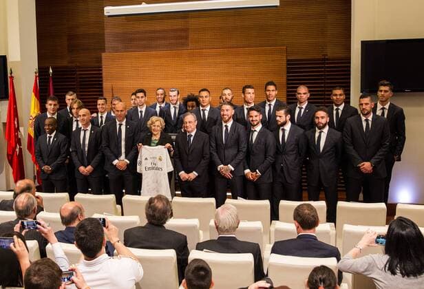 Real Madrid CF players and the Mayor of Madrid, Manuela Carmena during the Real Madrid CF reception at Madrid city hall after winning the Champions League May 29,2016.  (2016290550)