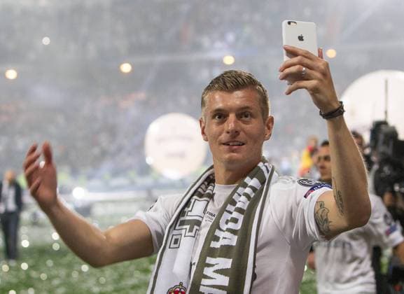 Bilder des Tages - SPORT Toni Kroos during the celebration of the Champions League at Santiago Bernabeu Stadium. May 29,2016.  (76129)