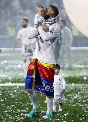 The Real Madrid celebrates, together his fans, in the Bernabeu stadium the conquering of the cup 11th of Champions League of his history, after win to Atletico de Madrid in the final of Milan, Italy. Madrid on May 29, 2016. Sergio Ramos.  xJosexLuisxCuestax xx