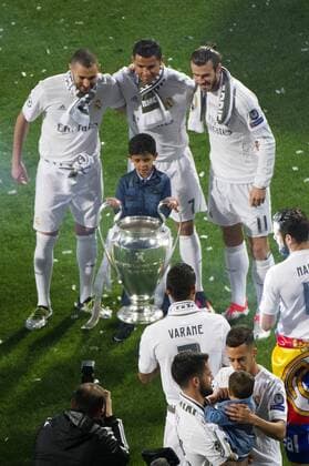 Karim Benzema, Cristiano Ronaldo mit Sohn und Gareth Bale bei der Real Madrid UEFA Champions League Siegesfeier im Estadio Santiago Bernabeu. Madrid, 29.05.2016  Foto:xDyDxFotografosx xFuturexImage