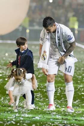 James Rodriguez mit Tochter und Sohn bei der Real Madrid UEFA Champions League Siegesfeier im Estadio Santiago Bernabeu. Madrid, 29.05.2016  Foto:xDyDxFotografosx xFuturexImage