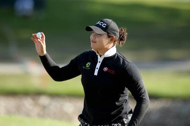 May 29, 2016 - Ann Arbor, Michigan, United States - Ariya Jutanugarn of Bangkok, Thailand acknowledge the crowd on the18th green after winning the final round of the inaugural LPGA Golf Damen Volvik Championship at Travis Pointe Country Club in Ann Arbor, MI, USA Sunday, May 29, 2016. LPGA Volvik Championship - Final Round  - ZUMAn230