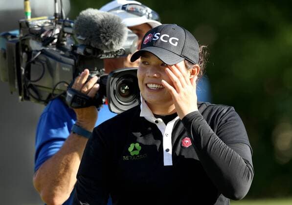 May 29, 2016 - Ann Arbor, Michigan, United States - Ariya Jutanugarn of Bangkok, Thailand celebrates her winning on the 18th green during the final round of the inaugural LPGA Golf Damen Volvik Championship at Travis Pointe Country Club in Ann Arbor, MI, USA Sunday, May 29, 2016. LPGA Volvik Championship - Final Round  - ZUMAn230