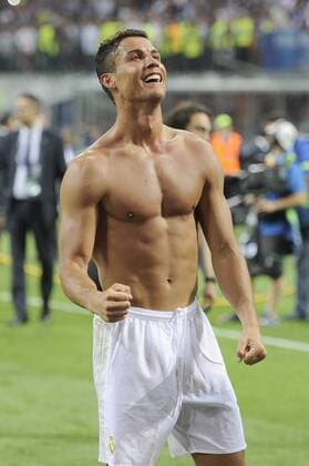 Cristiano Ronaldo (Real Madrid) jubelt mit freiem Oberkoerper,nackt zu den Fans,Fussballfans nach dem Elfmeterschiessen, Jubel,Freude,Begeisterung, Fussball Champions League Finale 2016 Real Madrid-Atletico Madrid 5-3 i.E. Saison2015 16, am 28.05.2016,Stadio San Siro Mailand.