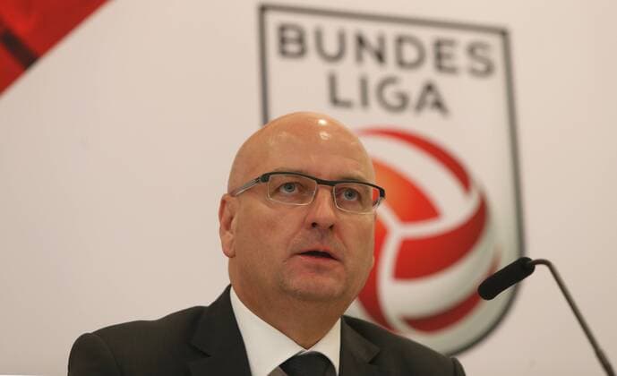 Fußball, Österreich, PK zum neuen Bundesliga-Format SOCCER - BL, OEFB, press conference PK Pressekonferenz KLAGENFURT,AUSTRIA,31.MAY.16 - SOCCER - tipico Bundesliga and OEFB, Oesterreichischer Fussball-Bund, new league format, press conference. Image shows president Hans Rinner (Bundesliga). GEPAxpictures xChristianxOrt