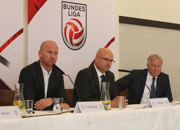 Fußball, Österreich, PK zum neuen Bundesliga-Format SOCCER - BL, OEFB, press conference PK Pressekonferenz KLAGENFURT,AUSTRIA,31.MAY.16 - SOCCER - tipico Bundesliga and OEFB, Oesterreichischer Fussball-Bund, new league format, press conference. Image shows chairman Christian Ebenbauer (Bundesliga), president Hans Rinner (Bundesliga) and president Leo Windtner (OEFB). GEPAxpictures xChristianxOrt