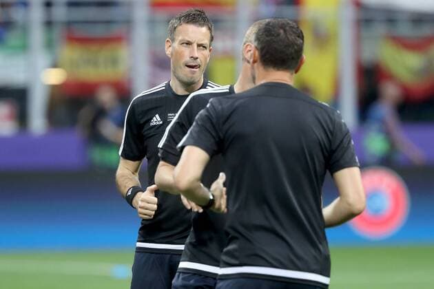 UEFA Champions League Final 2015 2016 Stadio San Siro - Milan - Italy 28 05 2016 20:45CET (20:45 local time) Match referee Mark Clattenburg (ENG) (left) warms up before the UEFA Champions League Final 2015 2016 at the Stadio San Siro in Milan, Italy. UEFA Champions League Final 2015 2016