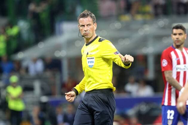 UEFA Champions League Final 2015 2016 Stadio San Siro - Milan - Italy 28 05 2016 20:45CET (20:45 local time) Match referee Mark Clattenburg (ENG) duringthe UEFA Champions League Final 2015 2016 at the Stadio San Siro in Milan, Italy. UEFA Champions League Final 2015 2016