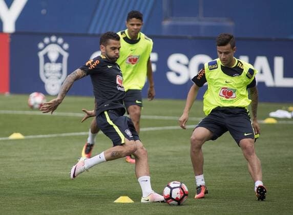 May 31, 2016 - Carson, California, U.S - Dani Alves of the national team Nationalteam of Brazil during their practice at the StubHub Center in Carson California on Tuesday May 31, 2016. The team is preparing for the Copa America Centenario 2016 on Saturday at the Rose Bowl stadium in Pasadena California. Brazil practice at StubHub Center - ZUMAp124