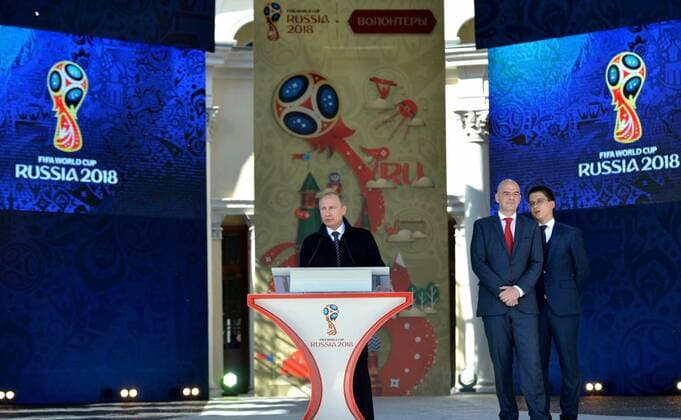 Fussball, WM 2018, Start des Volunteer Programms für Jugendliche June 1, 2016. - Russia, Moscow. - Russian President Vladimir Putin (left) addresses the ceremony to launch the volunteer program of the 2017 FIFA Confederations Cup and the 2018 FIFA World Cup WM Weltmeisterschaft Fussball FIFA President Gianni Infantino (2nd right). KremlinxxPool 