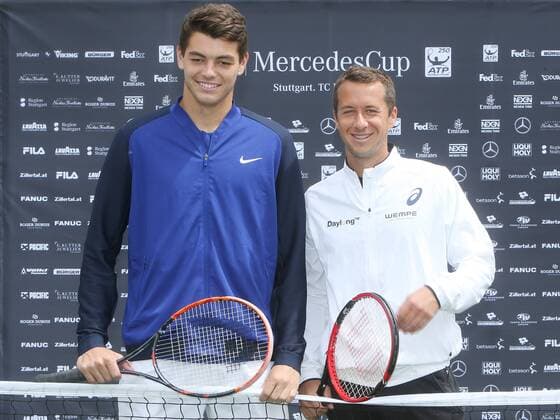 Tennis Mercedes Cup Stuttgart 02.06.2016 Deutschland Tennis Mercedes Cup Stuttgart beim TC Weissenhof Pressekonferenz und Show Einlage untern Fernsehturm mit Philipp Kohlschreiber( GER re. und Taylor Fritz li. ( USA).