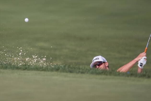 Golf, The Memorial Tournament in Dublin, Ohio June 2, 2016 - Dublin, Ohio, U.S - Hunter Mahan hits from deep in the bunker on the 17th hole during the first round of The Memorial Tournament at Muirfield Village Golf Club, Dublin, Ohio. PGA Golf Herren 2016 - The Memorial Tournament - First Round - ZUMAs304