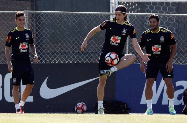 Brazilian soccer national team Nationalteam player Felipe Luis (C), participates in a Copa America centenario 2016, team s training session in Los Angeles, USA, 02 June 2016. TRAINING SESSION OF SOCCER NATIONAL TEAM OF BRAZIL !ACHTUNG: NUR REDAKTIONELLE NUTZUNG!  LAX16 20160603-636005266277563929