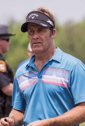 June 2, 2016 - Dublin, Ohio, U.S - Stuart Appleby signs autographs after his first round of The Memorial Tournament at Muirfield Village Golf Club, Dublin, Ohio. PGA Golf Herren 2016 - The Memorial Tournament - First Round - ZUMAs304