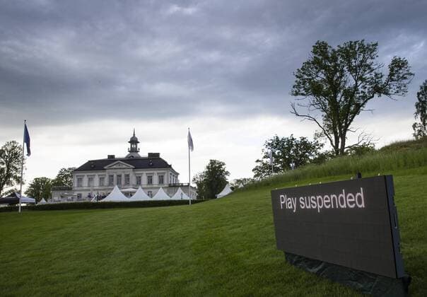 160603 Spelet avbröts PGA Golf Herren aska under dag tva av golftävlingen Nordea Masters den 3 Juni 2016 i Stockholm.  Copyright: ANDREASxSANDSTRÖM BB160603BB141