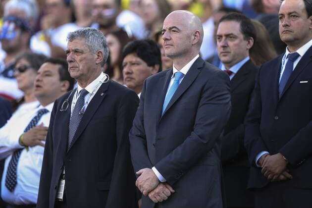 Fifa s President, Gianni Infantino (C), attends the inauguration match of the Copa America Centenario 2016 at Levi s Stadium in Santa Clara, USA, 03 June 2016. EFE David Fernandez COLOMBIA VS. EE.UU. !ACHTUNG: NUR REDAKTIONELLE NUTZUNG!  COL55 20160604-636006130881387469