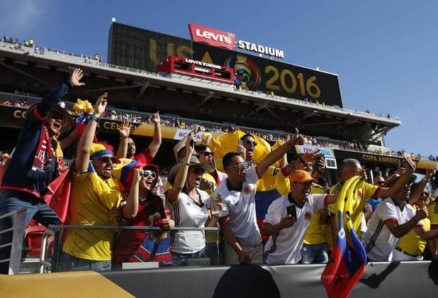 Colombian national team Nationalteam supporters celebrate before the match against USA before the inauguration match of the Copa America Centenario 2016 at the Levi s Stadium in Santa Clara, USA, 03 June 2016. EFE David Fernandez COLOMBIA VS. EE.UU. !ACHTUNG: NUR REDAKTIONELLE NUTZUNG!  COL16 20160604-636006188862858667
