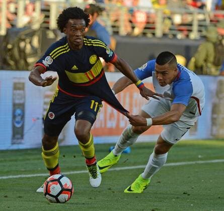Columbia s Juan Cuadrado (11) has his jersey pulled by USA s Bobby Wood in the second half at COPA America Centenario at Levi s Stadium in Santa Clara, California on June 3, 2016. Colombia won 2-0.  SXP2016060307 TERRYxSCHMITT
