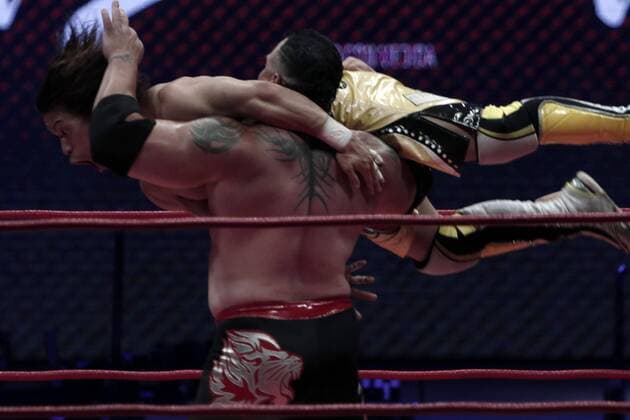 Puerto Rican Mil Muertes (down) in action with Japanese Ikuto Hudaka (up) during the second edition of the World Championship WM Weltmeisterschaft of Wrestling Free Style in Puebla, Mexico, 03 June 2016. Second edition of the World Championship of Wrestling Free Style !ACHTUNG: NUR REDAKTIONELLE NUTZUNG!  MEX602 20160604-636006239221783964