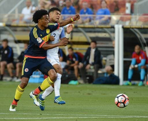 Colombia s Juan Cuadrado (11) pushes past USA s DeAndre Yedin (2) in the second half at COPA America Centenario at Levi s Stadium in Santa Clara, California on June 3, 2016. Colombia won 2-0.  SXP2016060323 TERRYxSCHMITT