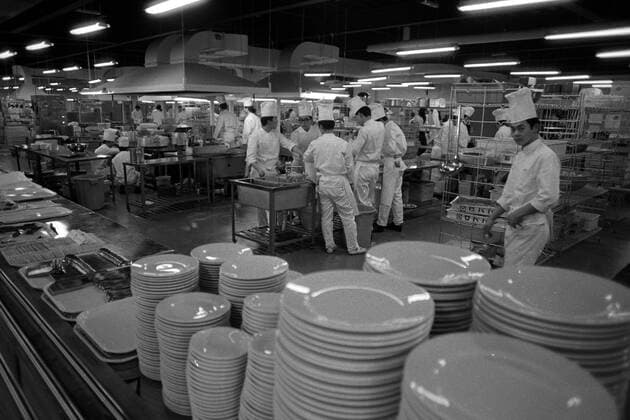 Olympische Spiele 1972 in Sapporo: Großküche der Kantine