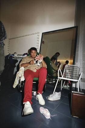 Muhammad Ali London, UK. EXCLUSIVE: Muhammad Ali in London in around 1988. He was in London to shoot a commercial for a powdered milk product but happily posed for a set of informal photographs taken by Christina Jansen. ReCaptioned 4th June 2016 following news of Muhammad Ali s death at the age of 74. SPECIAL PRICING. Images can be used at twice times stock rate library fees including on-line. CREDIT MANDATORY. CHRISTINA JANSEN LANDMARK MEDIA. LMK379-60635-040616 