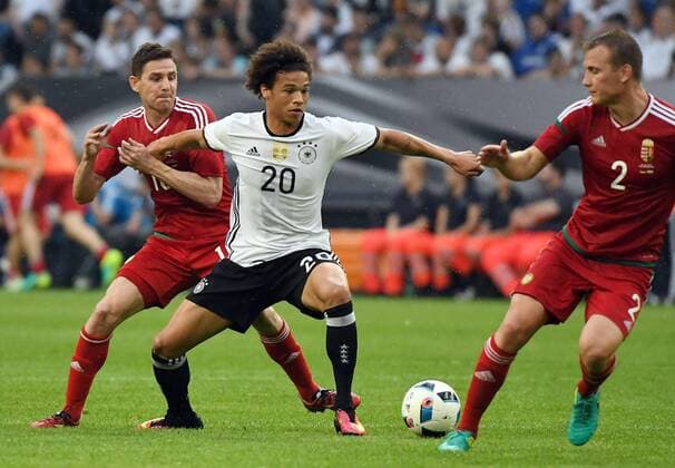 04.06.2016, xpsx, Fussball Testspiel, Deutschland - Ungarn, emspor, v.l. Zoltan Gera (Ungarn Hungary), Leroy Sane (Deutsche Fussball Nationalmannschaft DFB), Adam Lang (Ungarn Hungary) Gelsenkirchen