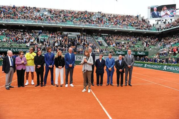 Tennis, Amelie Mauresmo wird in die Hall of Fame aufgenommen Amelie Mauresmo (FRA) Stan Smith (USA) Jean Gachassin (FRA) Yannick Noah (FRA) Guillermo Vilas (ARG) Gustavo Kuerten (BRA) Arantxa Sanchez Vicario (ESP) Billie Jean King (USA) Guy Forget (FRA) Todd Martin (USA) Francoise Dürr (FRA) TENNIS : Roland Garros 2016 - French Open - 04 06 2016 TennisMagazine 