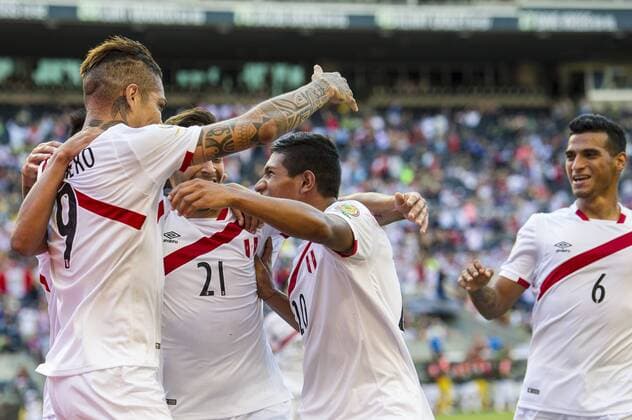 June 4, 2016 - Seattle, Washington, U.S - Peru forward JOSE PAOLO GUERRERO (9) & Peru midfielder ALEJANDRO HOHBERG (21) & Peru forward EDISON FLORES (20) & Peru defender MIGUEL TRAUCO (6) celebrate a goal during the Copa America Centenario football tournament at Century Link Field in Seattle, Washington, United States, on June 4, 2016 Soccer 2016 - Copa America Centenario Haiti vs. Peru 0-1 - ZUMAs192