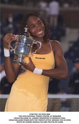 Tennis, US Open Damen Finale 2000, Venus Williams - Lindsay Davenport Jan. 1, 2011 - K19617AR: US OPEN 2000.THE USTA NATIONAL TENNIS CENTER, NY 09 09 2000.VENUS WILLIAMS VS. LINDSAY DAVENPORT IN WOMEN S FINAL.VENUS WILLIAMS POSES WITH THE TROPHY AFTER WINNING THE US OPEN. ANDREA RENAULT 2000 SENT - ZUMAg49_