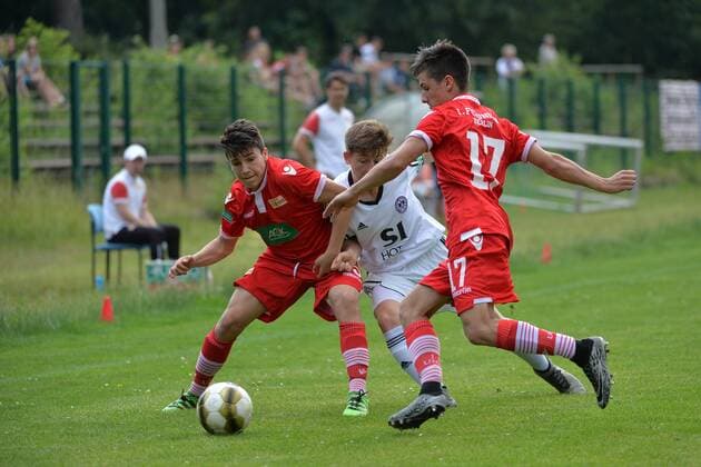 Fussball, Jugend, Saison 2015 16, B-Jugend Bundesliga Nord Nordost (26. Spieltag), 1. FC Union Berlin - Tennis Borussia Berlin, Berk Inaler (Nr. 15, 1. FC Union Berlin), Sinan Ufak (Nr. 27, Tennis Borussia Berlin), Ben Florian Meyer (Nr. 17, 1. FC Union Berlin), 05.06.16,
