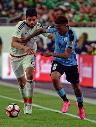 Uruguay s Abel Hernandez gets around Mexico s Nestor Araujo in the second half of the Mexico-Uruguay match during the COPA America Centenario at University of Phoenix Stadium in Glendale, Arizona, June 5, 2016.  PXP2016060507 ARTxFOXALL